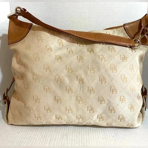 Dooney Bourke DB signature print canvas shoulder handbag - Picture 1 of 13